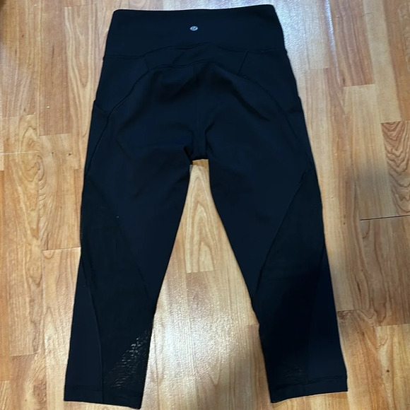 Black Lululemon Sweat Your Heat out Crop Pants - Picture 6 of 9